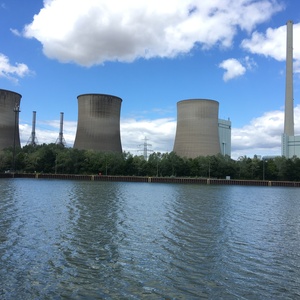 Gersteinwerk mit Kanal im Vordergrund