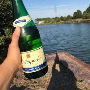 Kühles Getränk genießen am Kanalufer kur vor Tibaumbrücke, Werne-Stockum, Hamm-Sandbochum